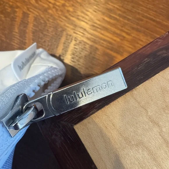 Lululemon Everywhere Crossbody Belt Bag 1L - White - Picture 9 of 11